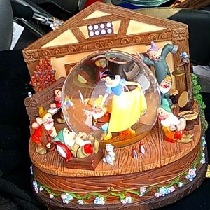 Extremely Rare Snow White & 7 Dwarfs large globe